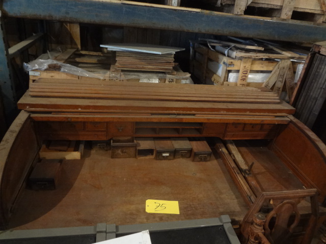 lot 75 image: Large Antique Roll Top
