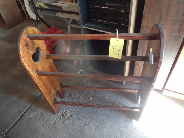 lot 120 image: Quilt Rack