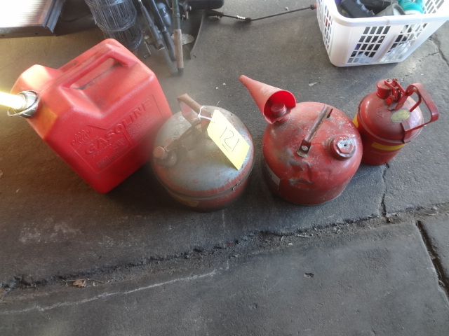 lot 121 image: Lot of Gas cans