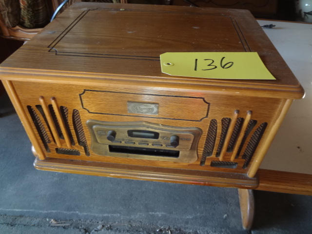 lot 136 image: Radio
