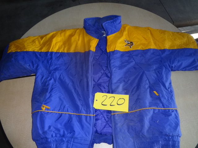 lot 220 image: Vikings Game Day Heavy Jacket