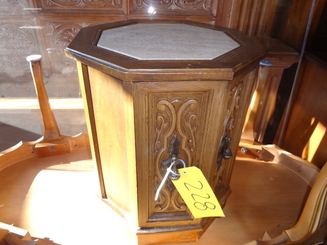 lot 228 image: Octagonal Side Stand