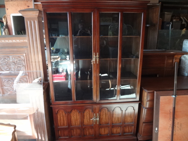lot 233 image: 50s Hutch