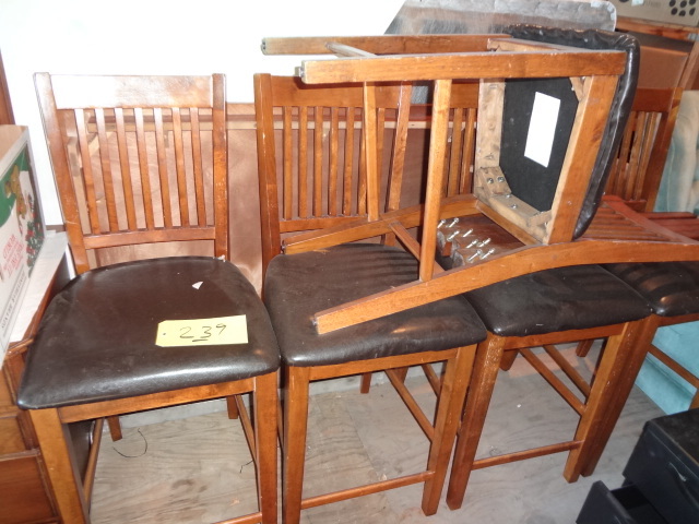 lot 239 image: 5 Tall Chairs and table to Match