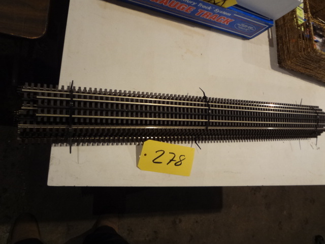 lot 278 image: 10 Straight Track