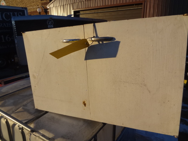 lot 284 image: Metal Cabinet