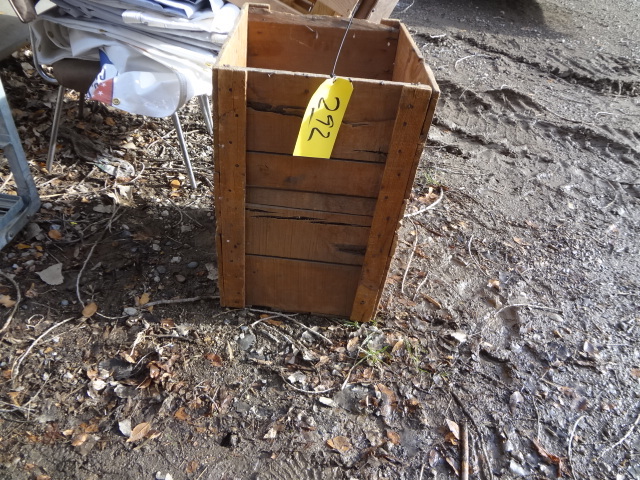 lot 292 image: Large Wooden Crate