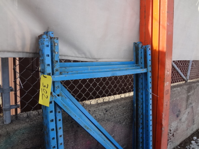 lot 302 image: Pallet racking