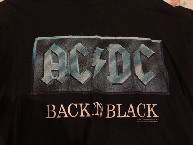 lot 329 image: Rock and Roll Ts (10)