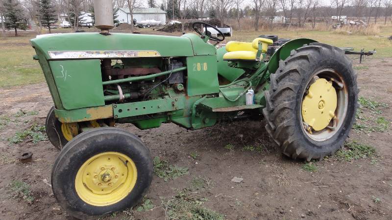 John Deere 2010 Tractor