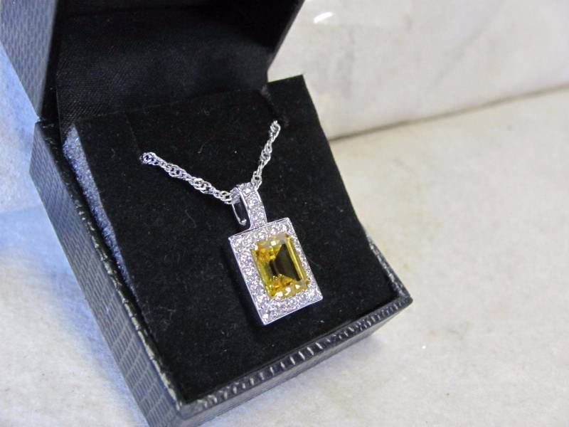 lot 112 image: 14 Karat Gold Plated Amber Brown Pendant