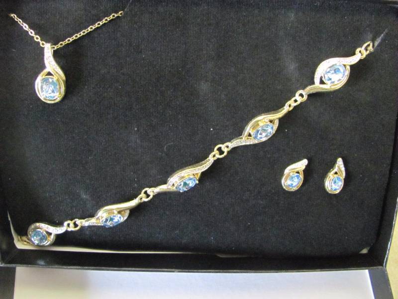lot 118 image: Blue Topaz Crystal Earring, Pendant & Bracelet Set