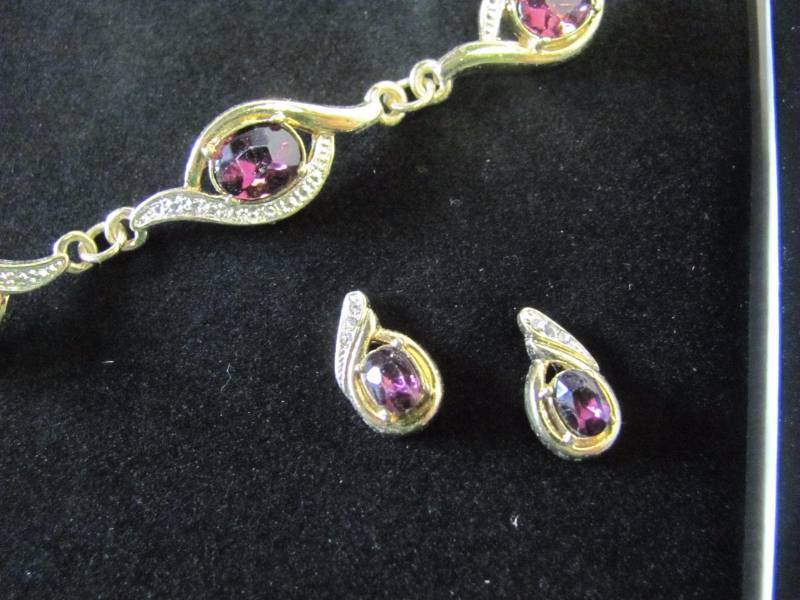 lot 119 image: Amethyst Crystal Earring, Pendant & Bracelet Set