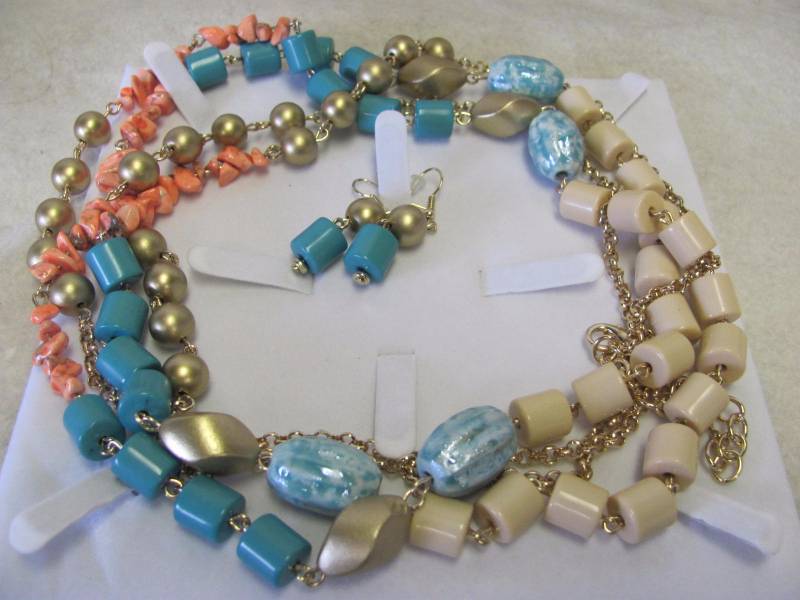lot 121 image: The SKYLINE Collection Genuine Gems Colors Of The Sea