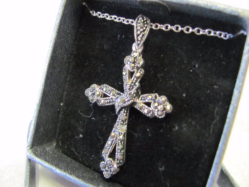 lot 128 image: Stylish Studded Cross Necklace