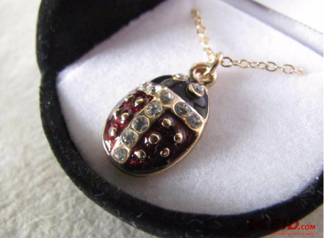 lot 131 image: Lady Bug Pendant Necklace & Decorative Box