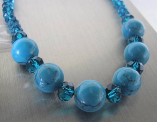 lot 141 image: 6 Piece Fashion Jewelry Set