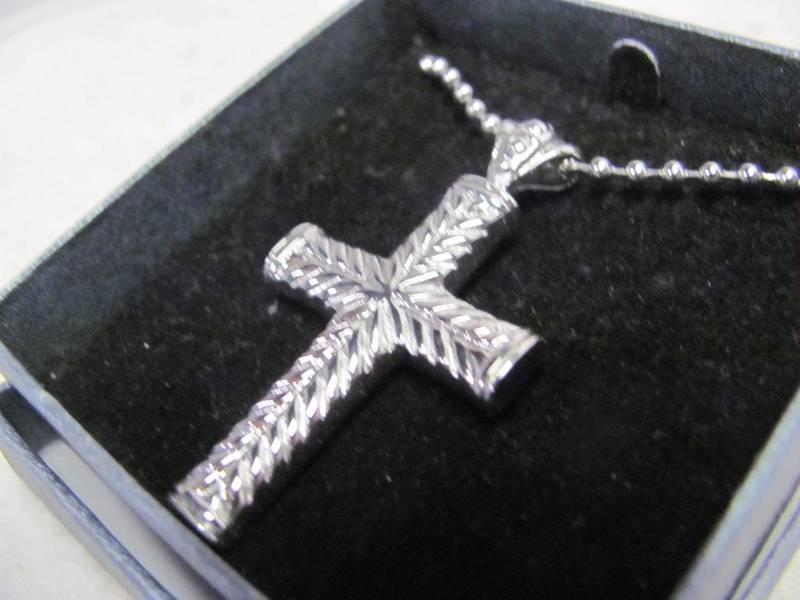 lot 149 image: Detailed Sliver Cross Necklace