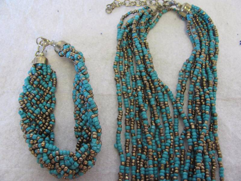 lot 164 image: 4 Piece Goldtone Turquoise & Black Beaded Set