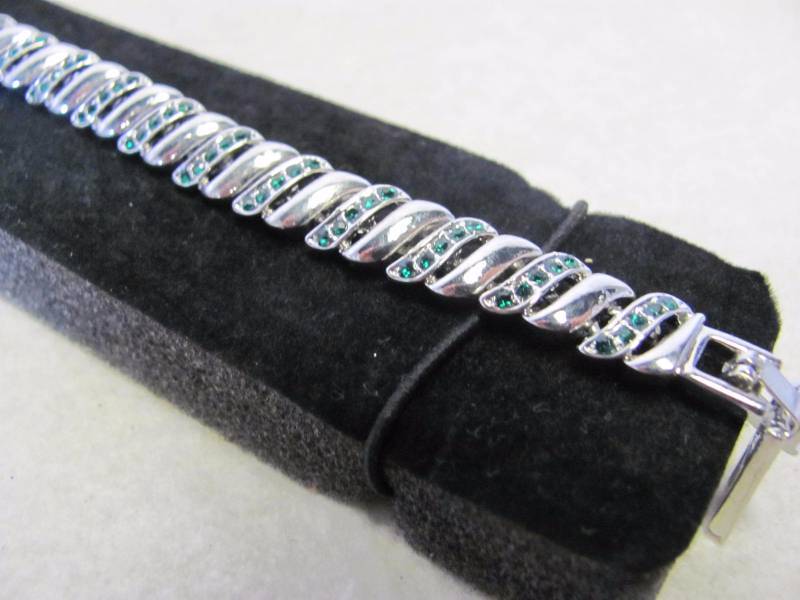 lot 174 image: Ladies Emerald Stud S-Link Stainless Steel Bracelet