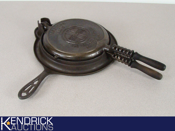 lot 4 image: Antique Cast Iron Griswold Waffle Iron No. 8