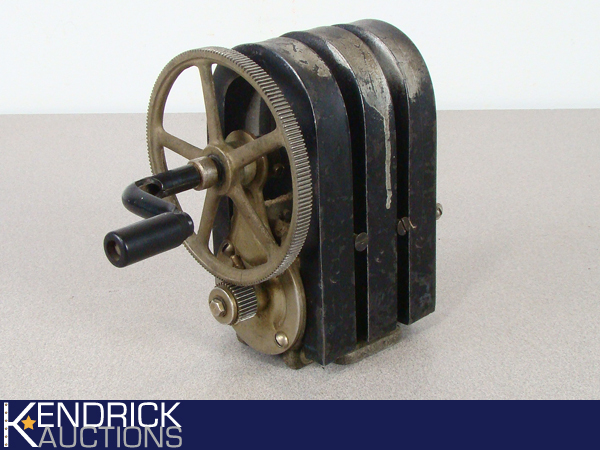 lot 6 image: Working Antique Magneto