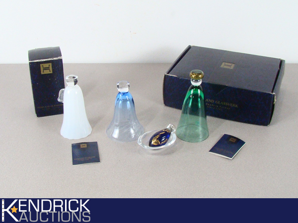 lot 10 image: Rare 5 Piece Hadeland Norway Glass Nativity Set With Angel