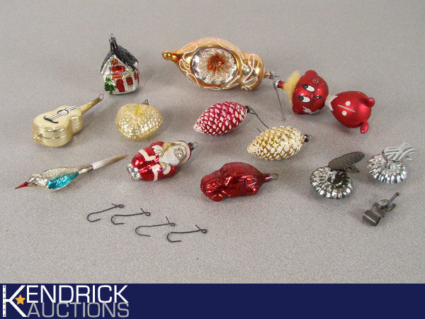 lot 11 image: Lot of Vintage and Antique Glass Figural Ornaments