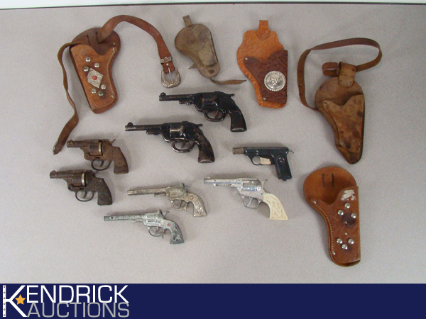 lot 15 image: Large Lot of AntiqueVintage Toys Guns, and Holsters
