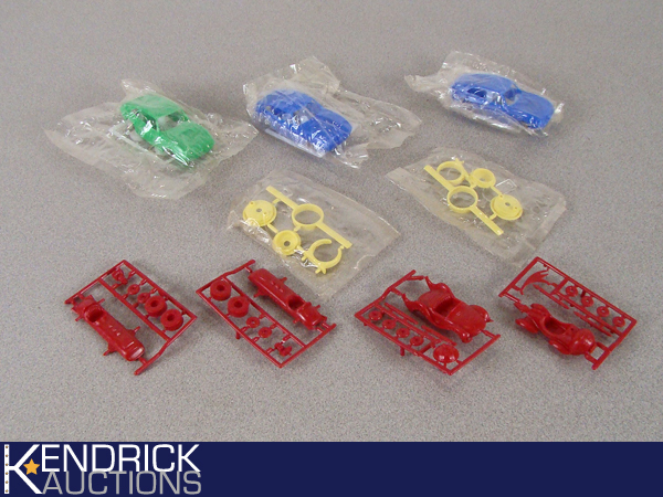 lot 22 image: Vintage NEW Cracker JackCereal Type Toy Prizes