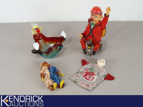 lot 23 image: Lot of Vintage Clown Items