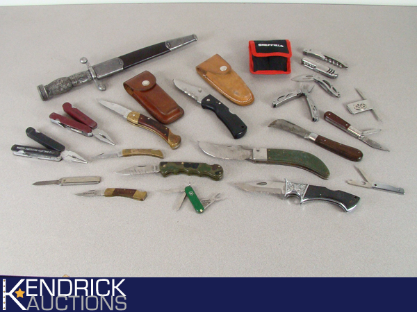 lot 27 image: LARGE Lot of Pocket Knives, and Multi-Tools