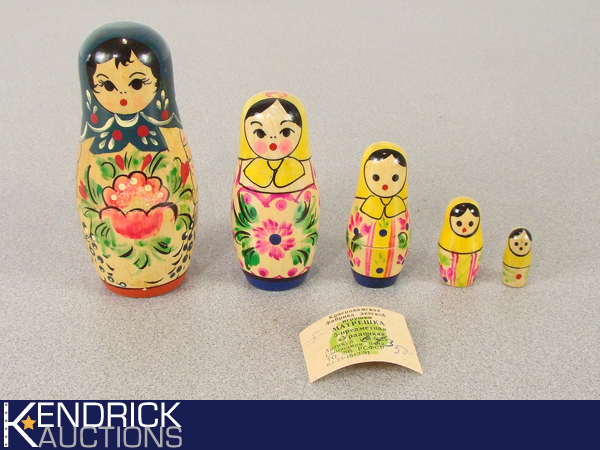 lot 35 image: Vintage MINT 5 Doll Russian Matryoshka Nesting Doll