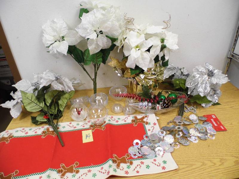 Pointsettias - Table Runners - Ornaments