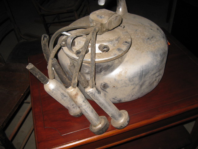 lot 7 image: Old Surge Milker