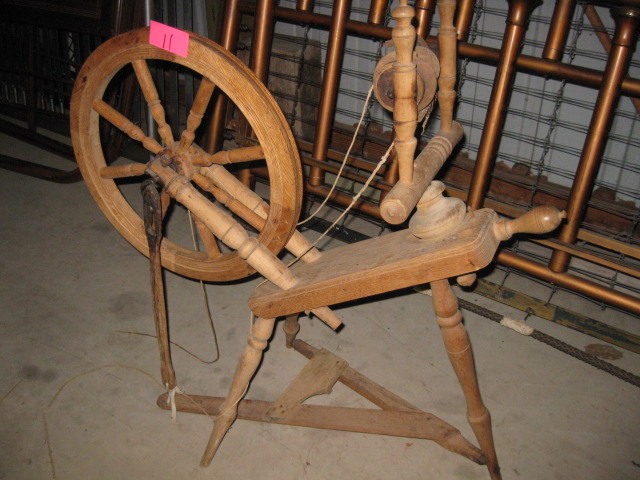 lot 11 image: Antique Spinning Wheel