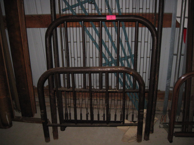 lot 13 image: Antique Bed Frame 35 Wide