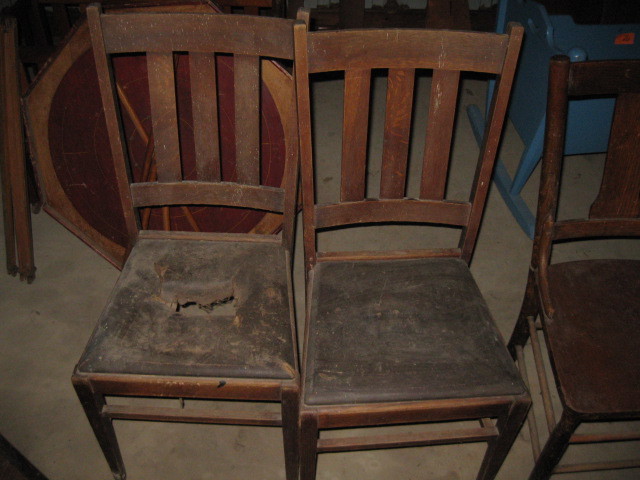 lot 27 image: Lot of 4 Chairs