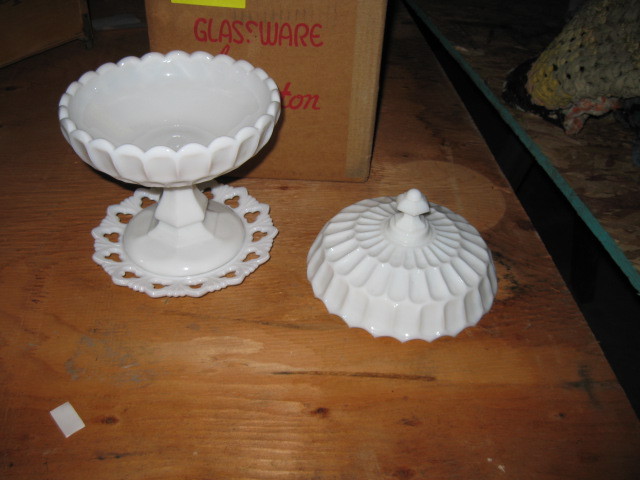 lot 45 image: 3 Piece Fenton Glassware in Original Box