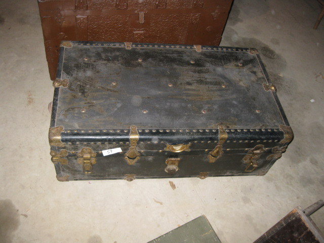 lot 59 image: Trunk with Liner