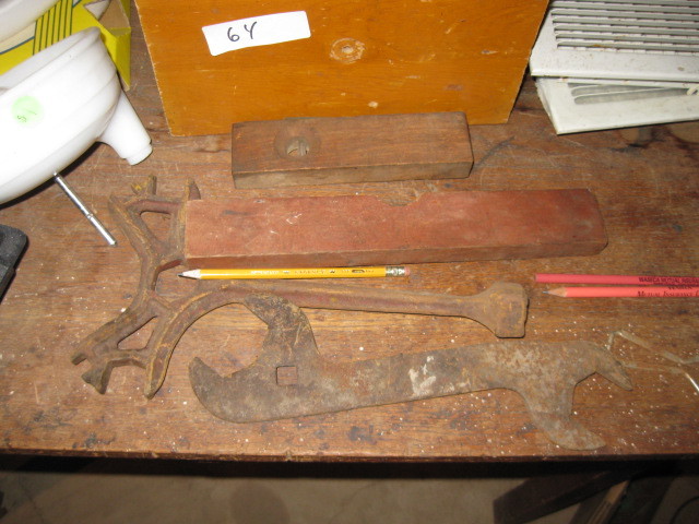 lot 64 image: Everything on top of Desk