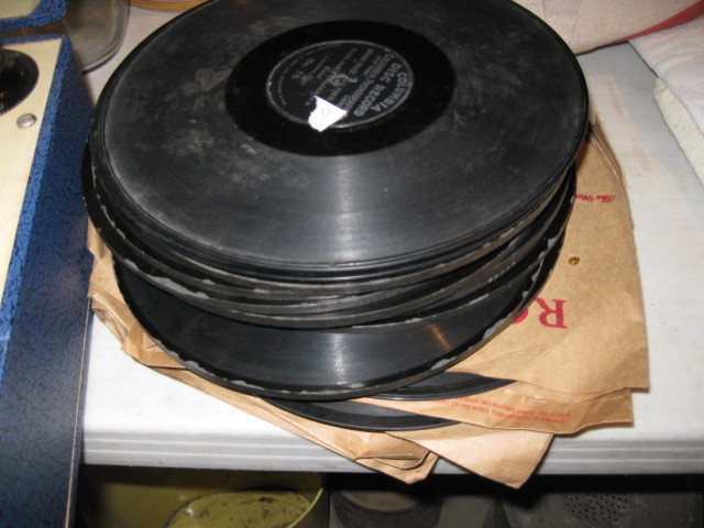 lot 67 image: Old Record Plyer with stack of 78 RPM records