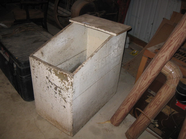 lot 76 image: Wood Box 20 inches wide