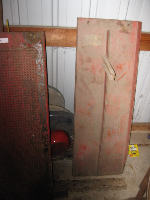 lot 115 image: Two Car Ramps