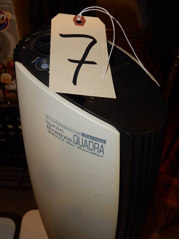 lot 7 image: Sharper Image IONIC Breeze, Quadra, Air purifier