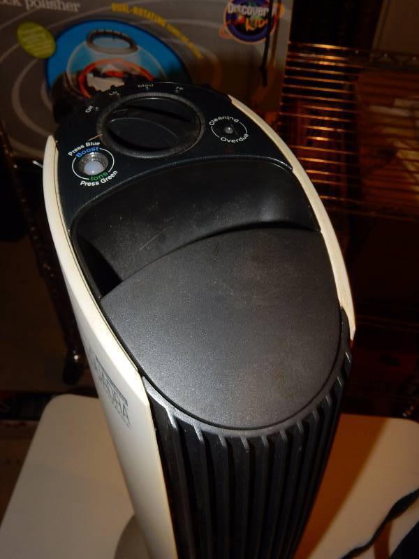 lot 8 image: Sharper Image IONIC Breeze, Quadra, Air purifier