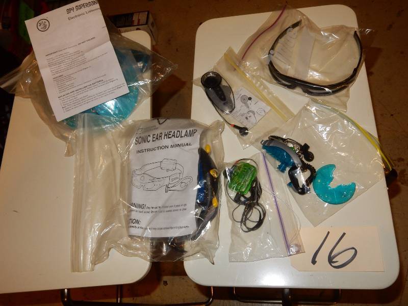 lot 16 image: Misc. Electronic headphones, etc.. See pictures