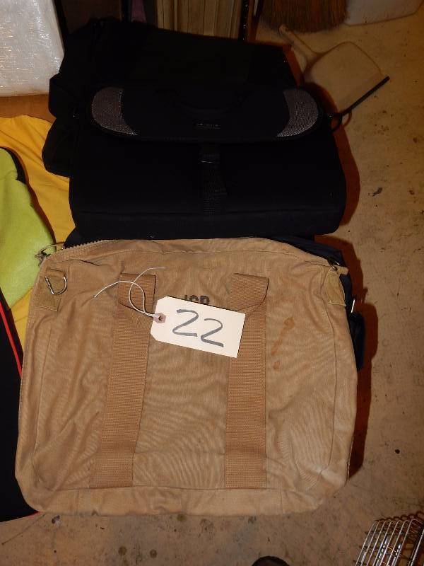 lot 22 image: Lot of nice canvas bags.. Lots of padding in some.. All look new