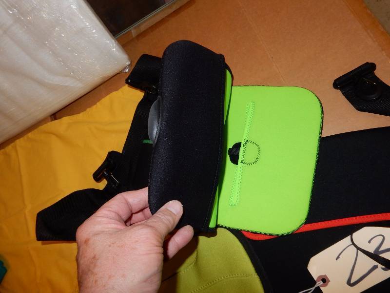 lot 23 image: 3 nice computer bags.. Padded material..