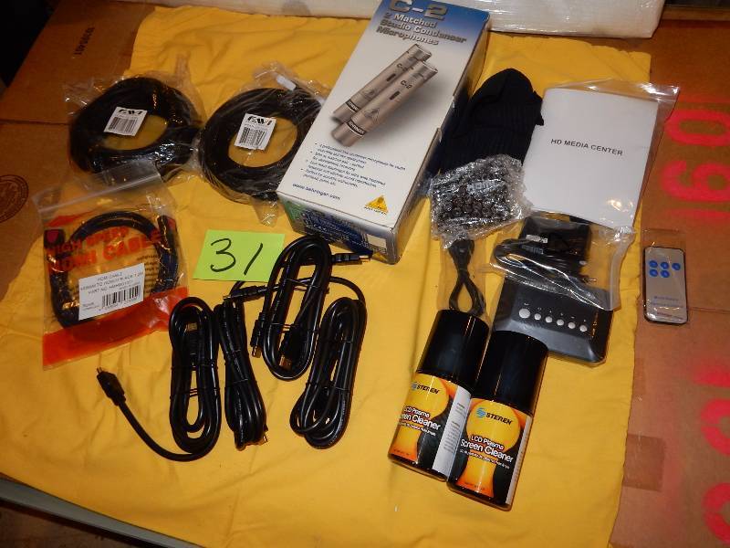 lot 31 image: Misc. Cords and accessories..